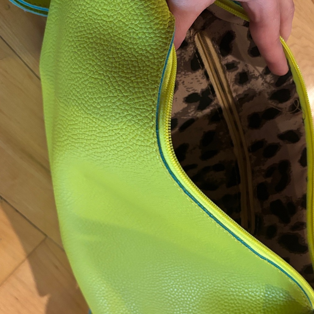 Lime Green slightly symmetrical Shoulder Bag - Picture 2 of 4